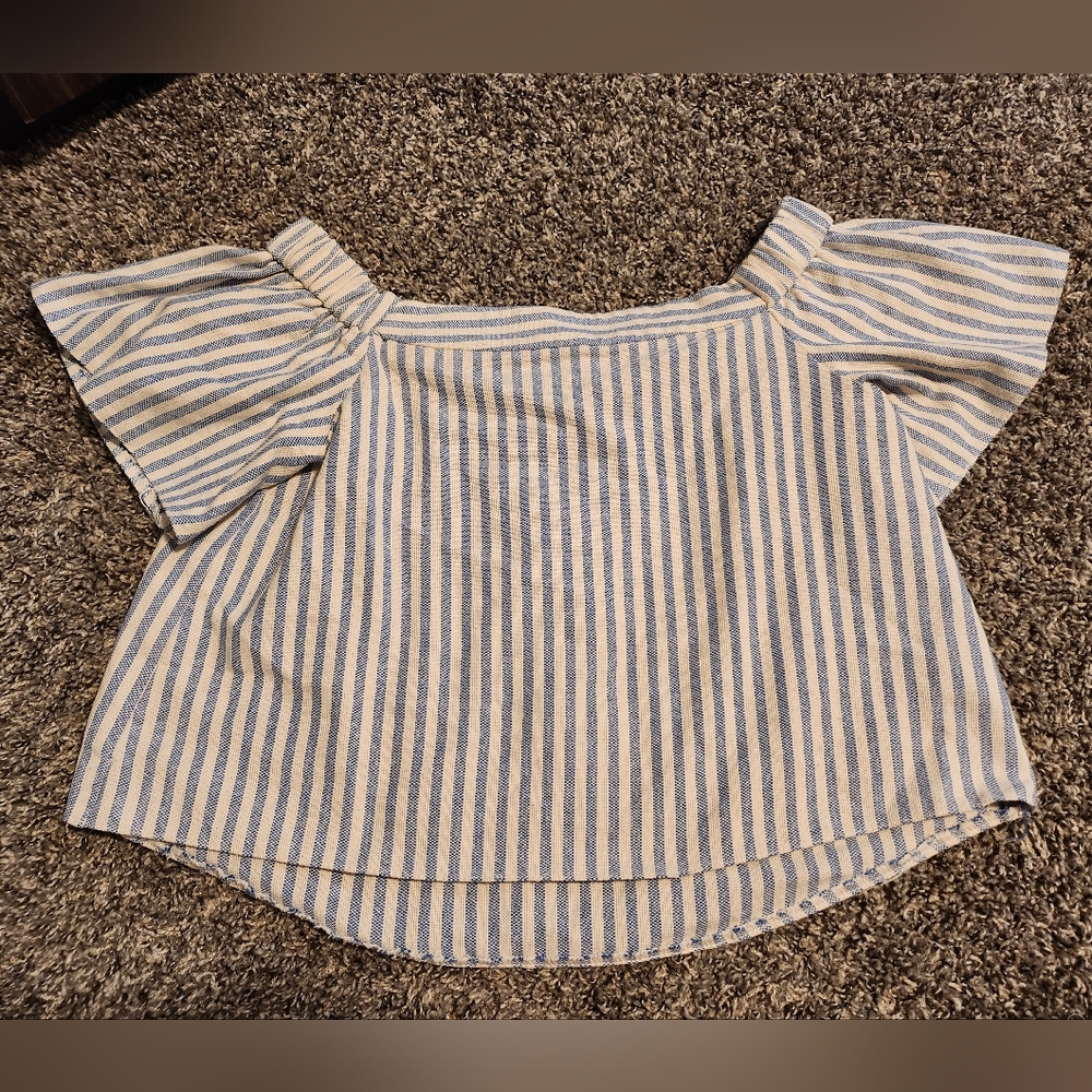 White and Gray Flutter Sleeve Boxy Blouse